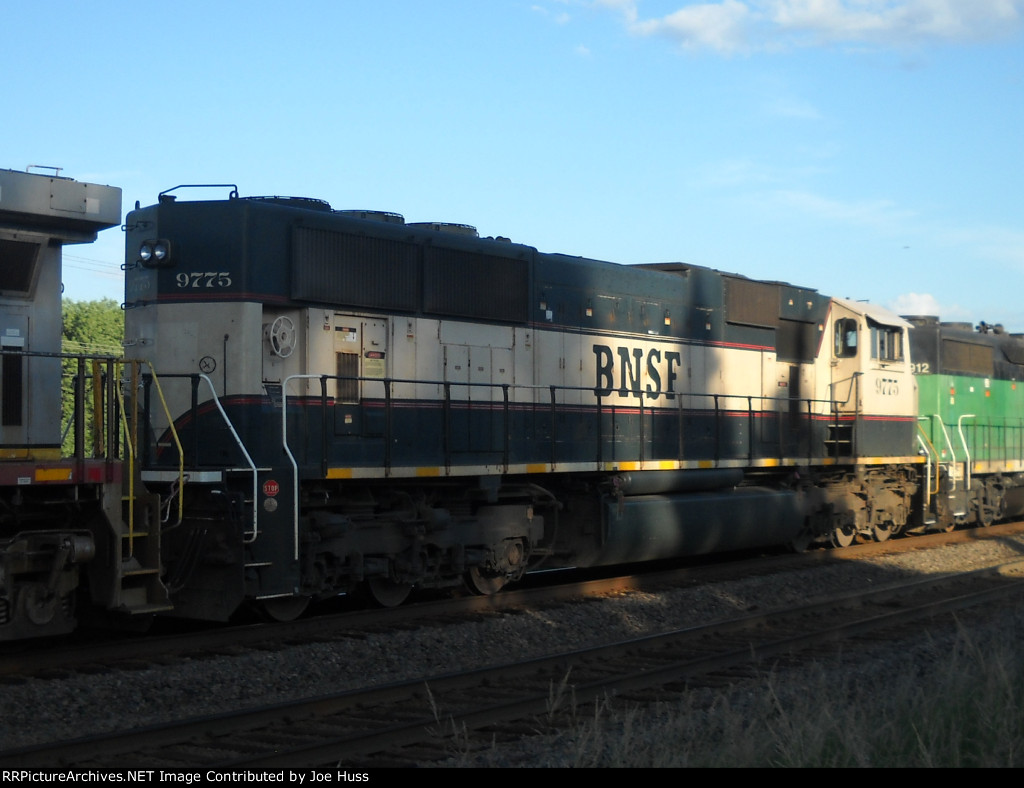 BNSF 9775